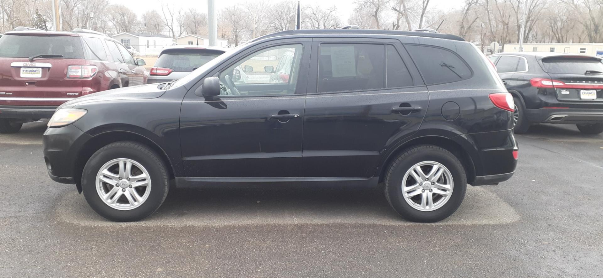 2010 Hyundai Santa Fe GL 4WD (5NMSGDAB9AH) with an 2.4L L4 DOHC 16V engine, located at 2015 Cambell Street, Rapid City, SD, 57701, (605) 342-8326, 44.066433, -103.191772 - CARFAX AVAILABLE - Photo#0